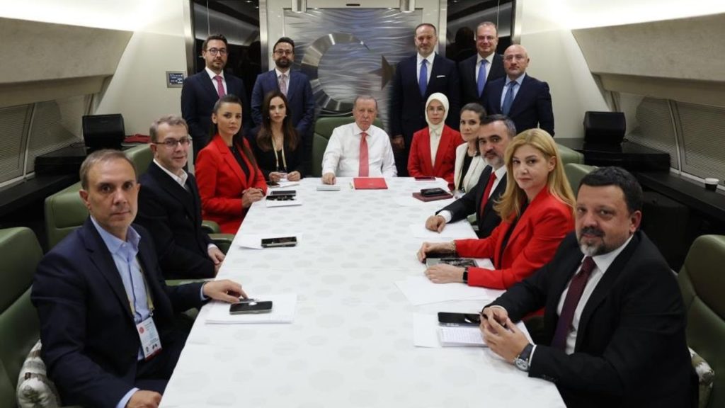 Erdoğan, Azerbaycan’ın Hankendi Şehrinde Ekonomik İşbirliği Teşkilatı Zirvesine Katıldı