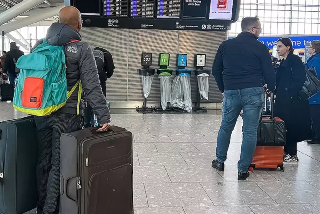 Gatwick Havalimanı’nda Bir Dakikada İki Acil Durum