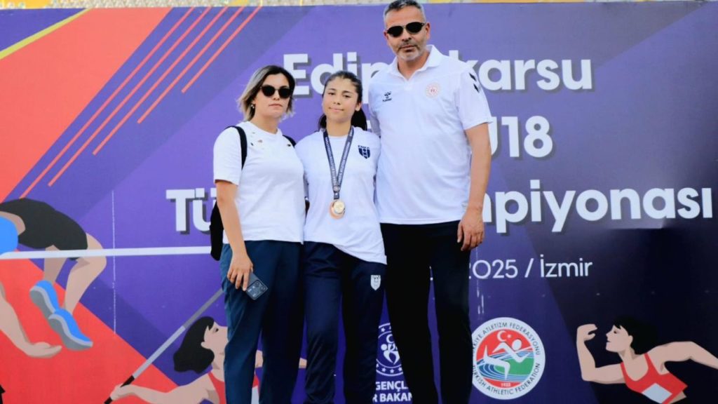 İzmir’de U16-U18 Türkiye Şampiyonası’nda Sivaslı Atlet Gümüş Madalya Kazandı