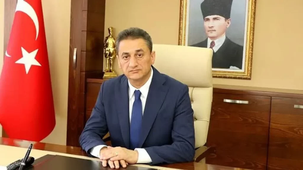 Kangal’da Trafik Kazası: Vali-Mülkiye Başmüfettişi Erol Karaömeroğlu Hayatını Kaybetti