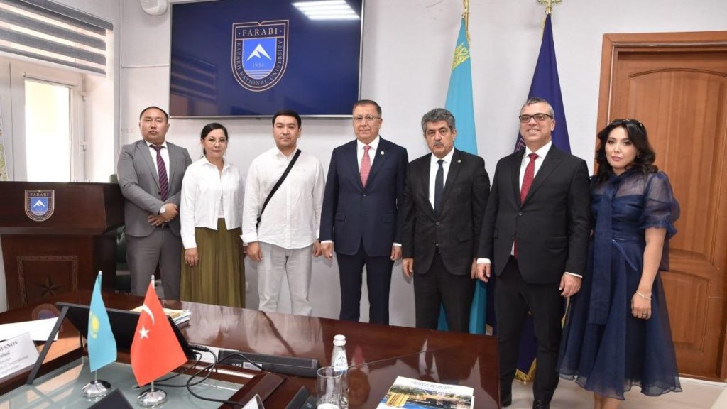 KAZAKİSTAN’da KazNU ve Türk Dünyası Gazeteciler Federasyonu İş Birliği Gelişiyor