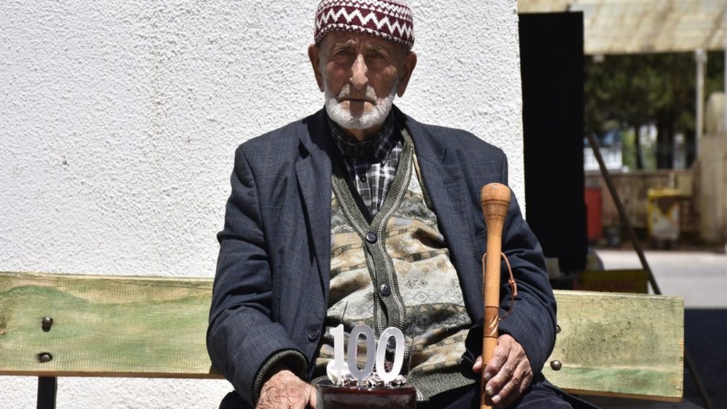 Mehmet Ateş, 100 Yaşında Hayatın Tadını Çıkartıyor