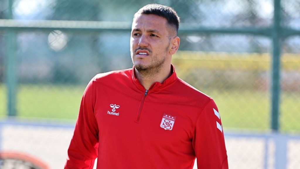 Rey Manaj, Sivasspor’dan Ayrılma Sinyalleri Veriyor
