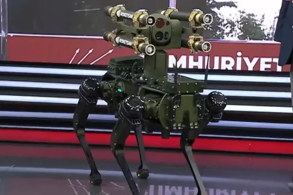 Roketsan’ın İlk Füze Atan Robot Köpeği KOZ Tanıtıldı