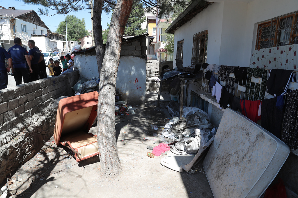 Sivas Belediyesi, izinsiz atık toplama faaliyetlerine karşı sürdürdüğü denetimleri aralıksız sürdürüyor