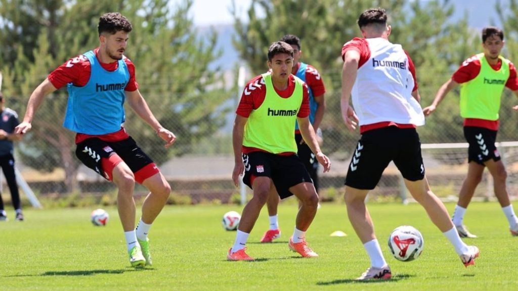 Sivasspor, Yeni Sezon Hazırlıklarını Sürdürüyor