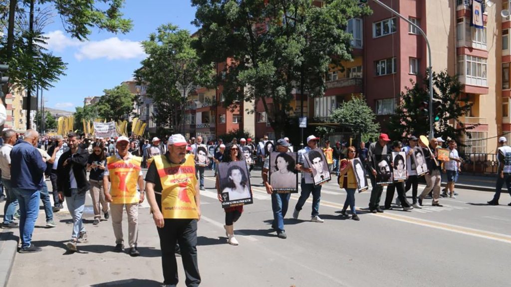 Sivas’ta 32 Yıl Önceki Pir Sultan Abdal Olaylarının Anması