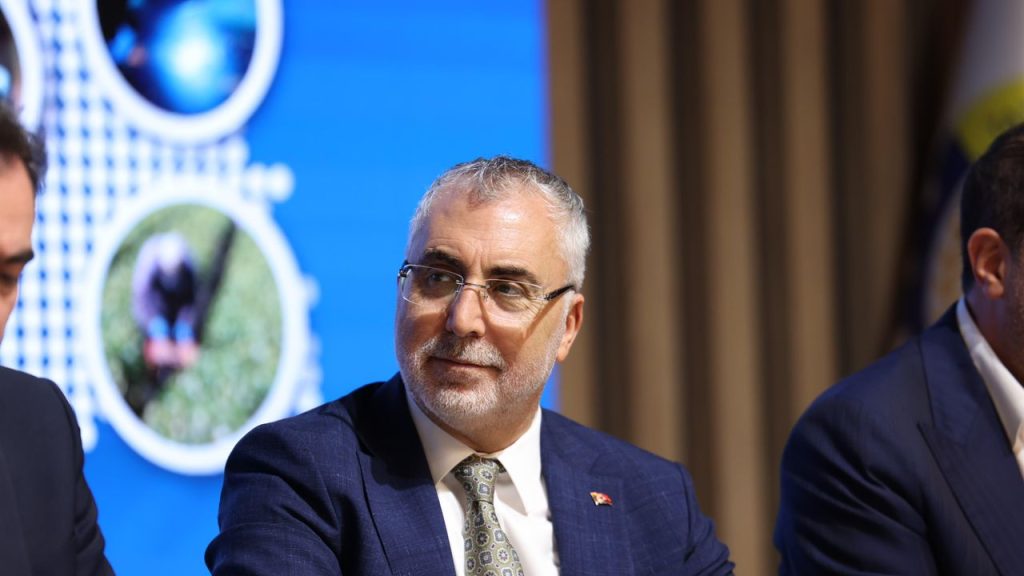 Vedat Işıkhan, Bitlis’te Çalışma Hayatı Buluşmalarına Katıldı