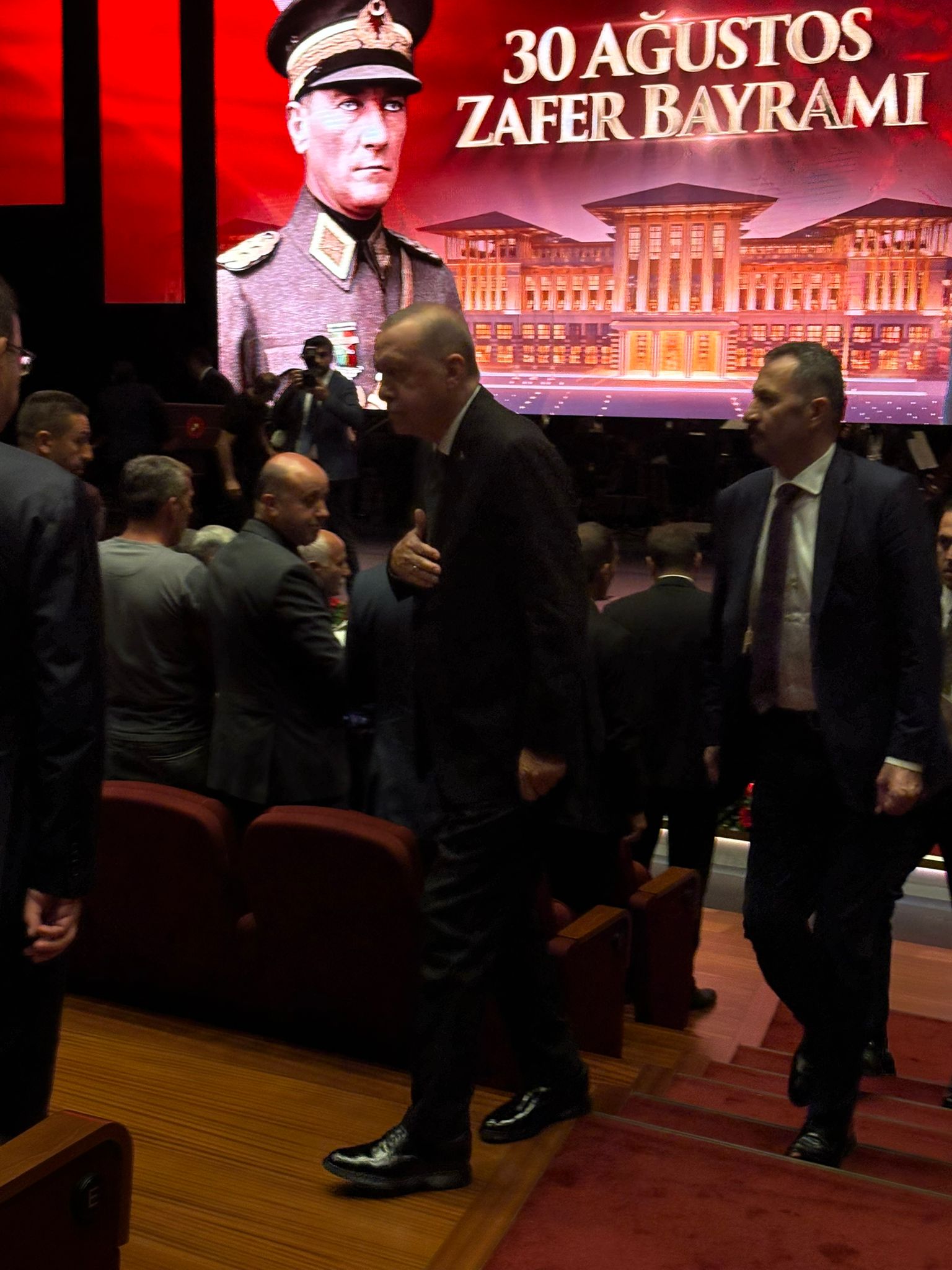 Erdoğan'dan Zafer Mesajı