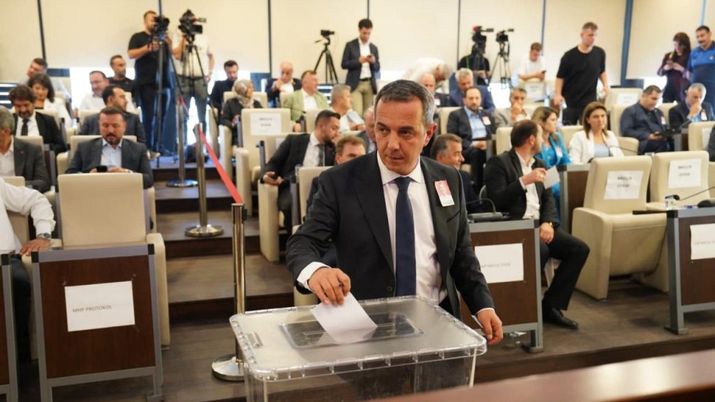 Beyoğlu’nda CHP ve AK Parti Meclis Üyeleri Arasında Oylama Tartışması