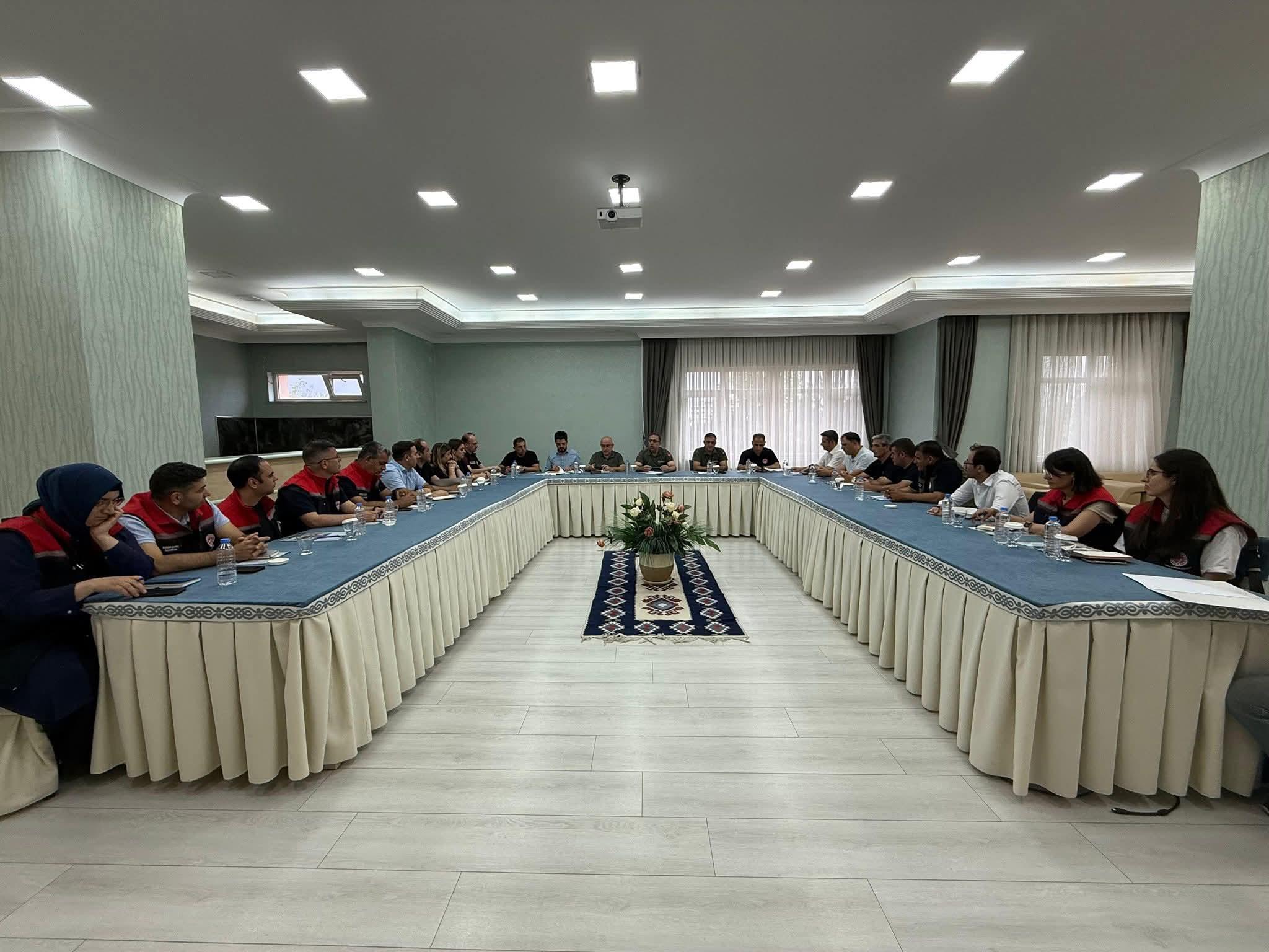 Tarım ve Orman Bakan Yardımcısı Prof. Dr. Ahmet Gümen, Ağrı, Ardahan ve Kars'ta düzenlenen bölgesel hayvan sağlığı toplantısında önemli açıklamalarda bulundu