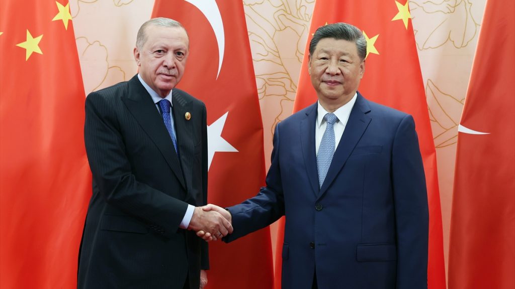 Erdoğan ve Şi Jinping Çin’de Yüz Yüze Görüştü