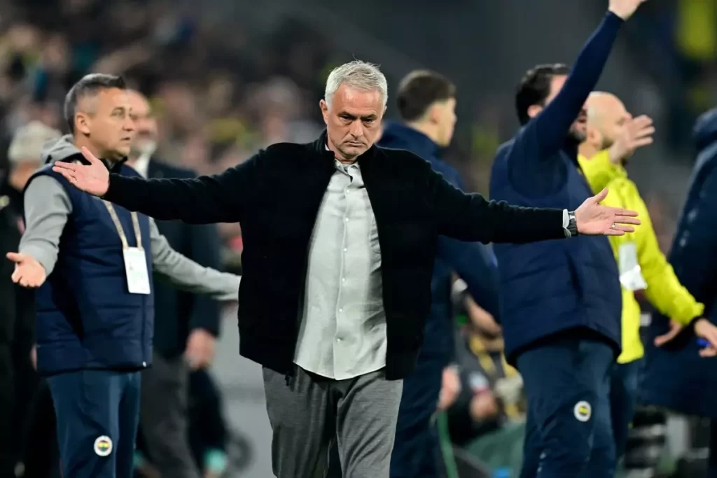 Fenerbahçe, Mourinho ile yollarını ayırdı