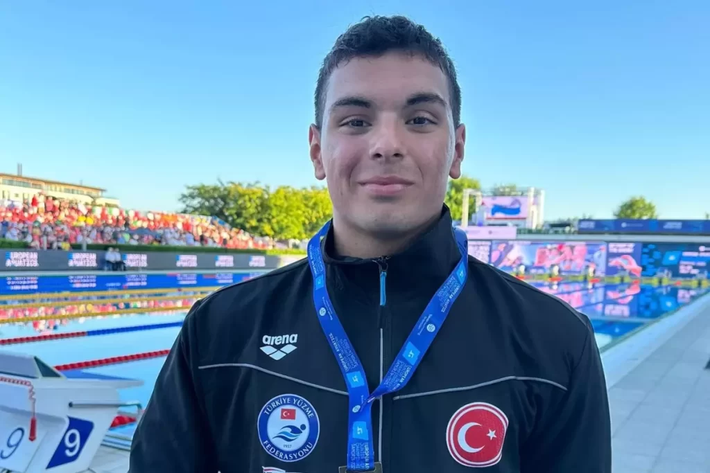 Galatasaraylı Nusrat Allahverdi dünya gençler şampiyonu oldu