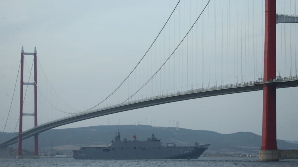 İstanbullu vatandaşlar Boğazda dev askeri geçit yapacak