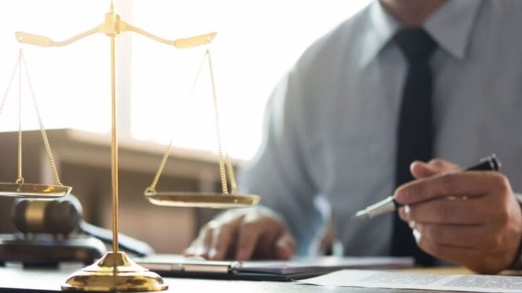 İzmir’de Yolsuzluk ve Rüşvet Operasyonları: Çok Sayıda Şüpheli Hakkında Dava Açıldı