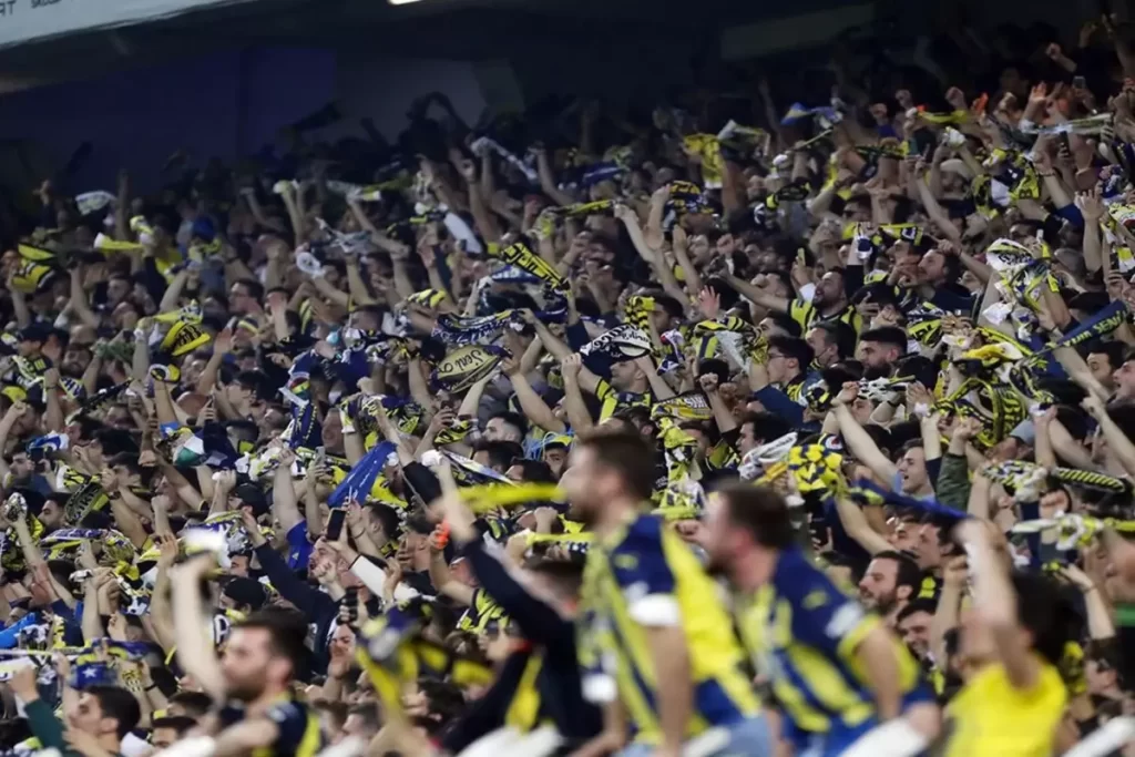 Kadıköy’de tarihi gece! Tribünlerden dünya rekoru