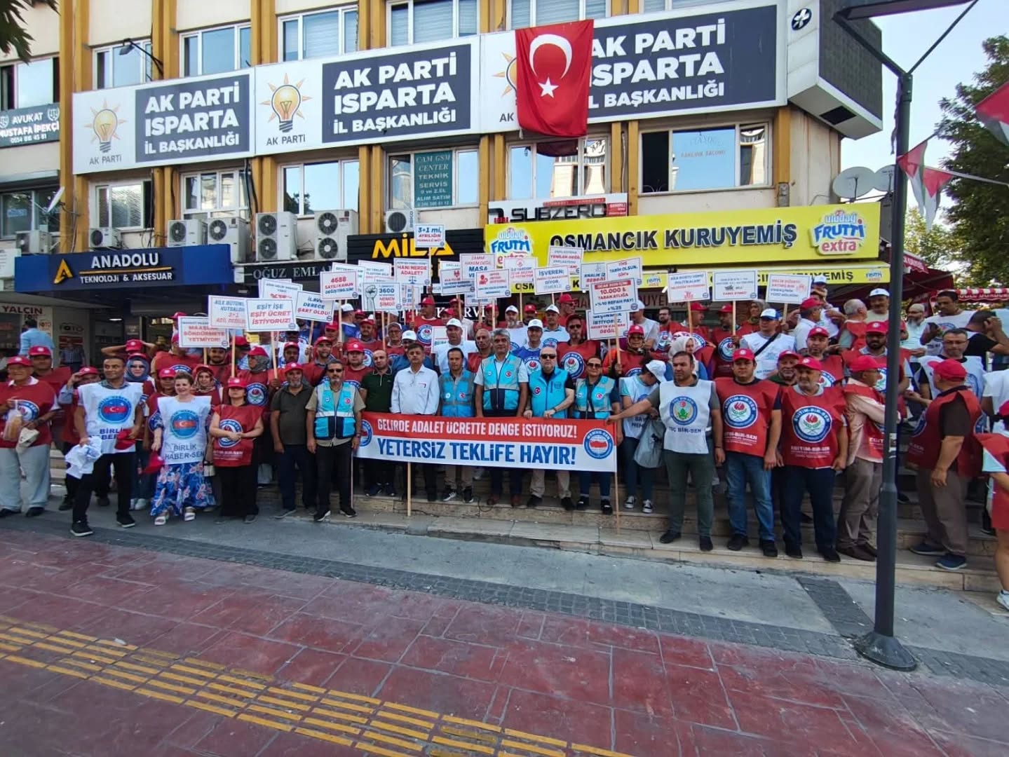 Memur ve memur emeklilerinin zam oranıyla ilgili süreç devam ediyor