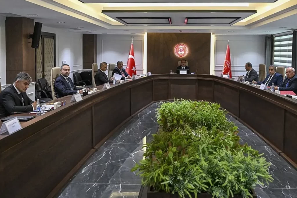 Memur ve Memur Emeklisinin Zam Görüşmeleri Hakem Kurulu’nda