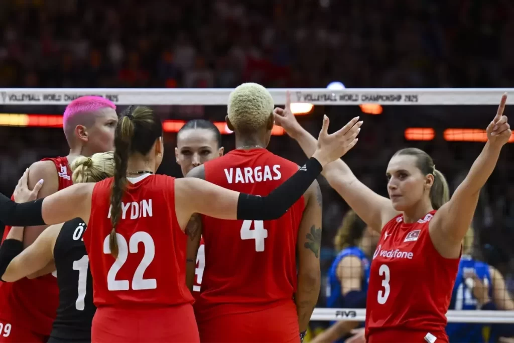 A Milli Kadın Voleybol Takımı, ilk Dünya Şampiyonası ikinciliğini kazandı