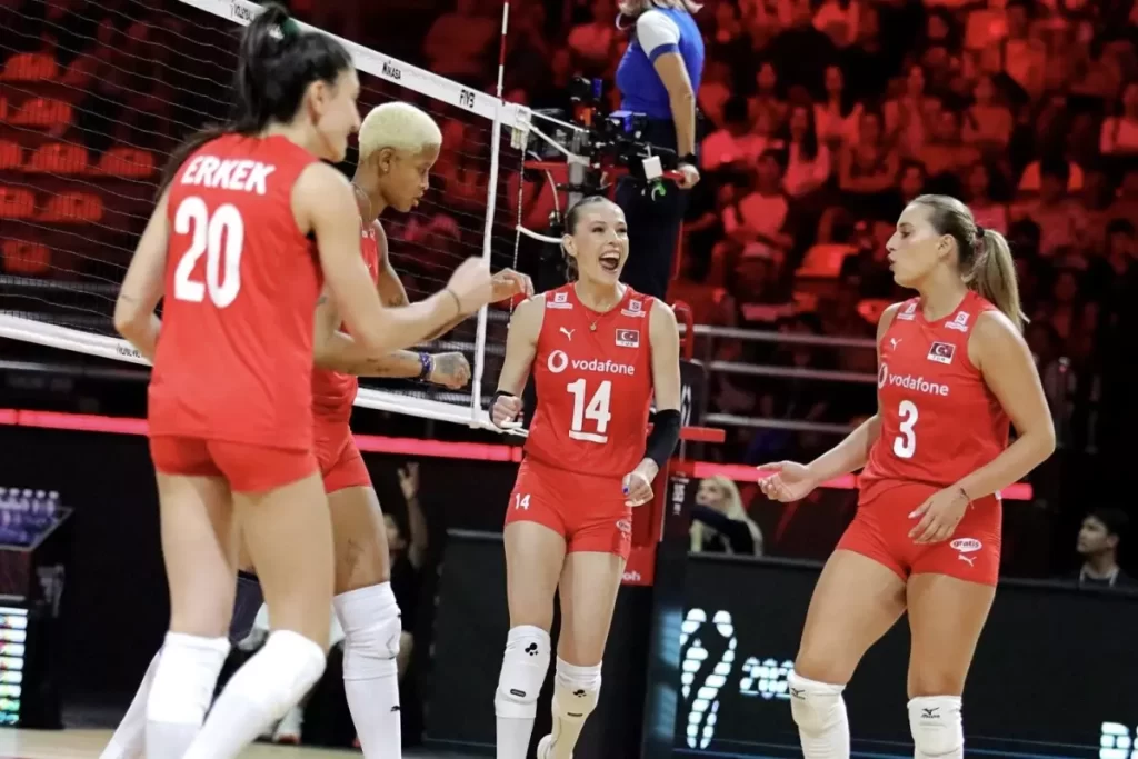 A Milli Kadın Voleybol Takımı, son 16’da Slovenya’yı yendi