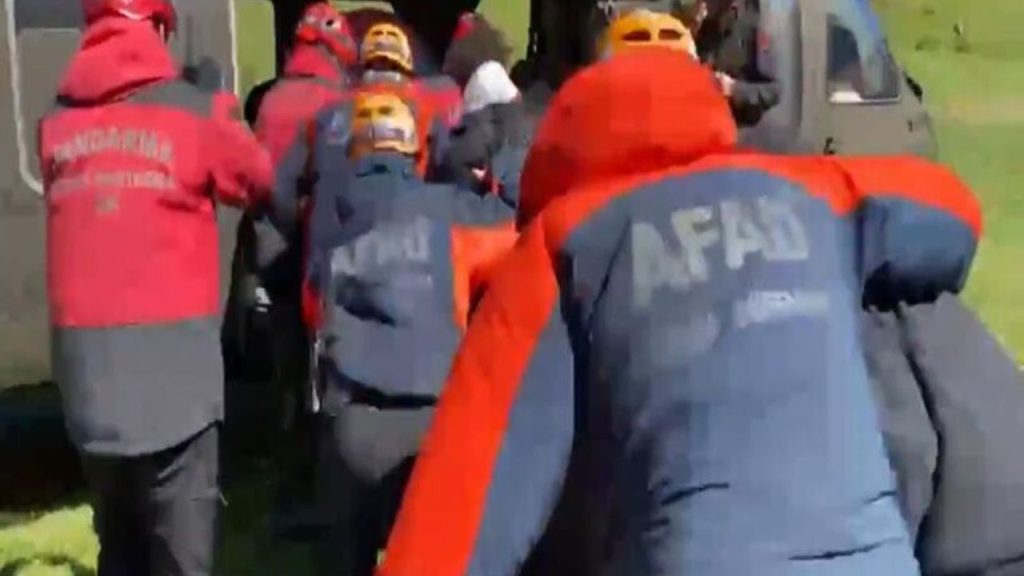 AFAD ve ilgili kurumlar Ayder Yaylası’ndaki tahliye ve yardım çalışmalarını sürdürüyor