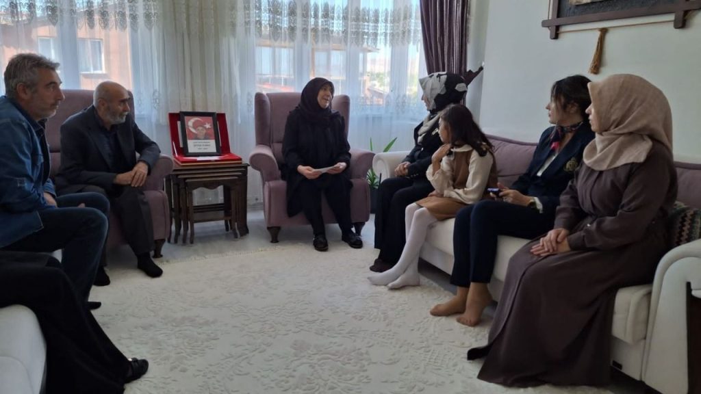 AK Parti Sivas Milletvekili Rukiye Genç Toy’dan Şehit Ailesine Anlamlı Ziyaret