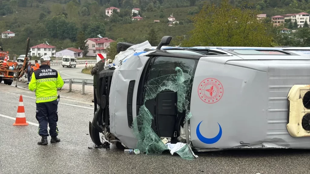 Altınordu’da Yağmur Yaşanan Yolda Trafik Kazası