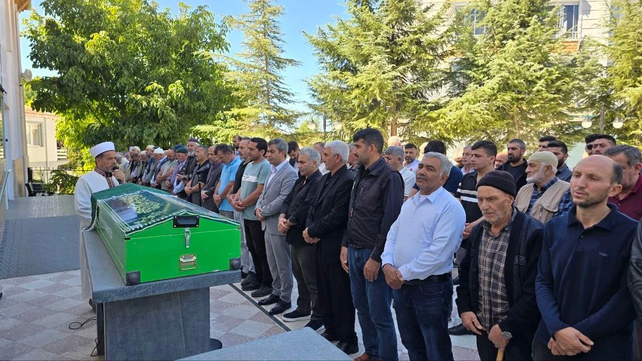 Bir asra yaklaşan yaşamı ile tanınan Ayşe Bayrı hayata veda etti