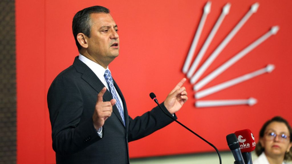 CHP’de 60. Kurultayda Özgür Özel yeniden genel başkan seçildi