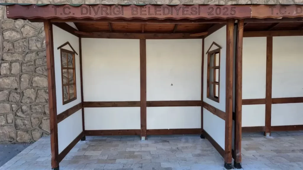 Divriği’nde Toplu Taşıma Hizmetleri Yeni Duraklarla Gelişiyor