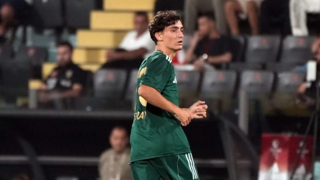 Esenler Erokspor, İstanbulspor’u 5-0’la geçti ve zirvede yer aldı