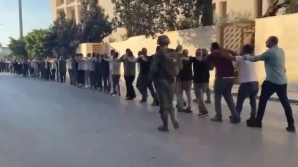 Gazze’ye saldırılar devam ederken alıkoymalar arttı