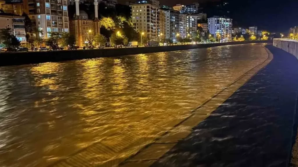 Giresun’da Yağış ve Heyelanlar: Ekipler Seferber Oldu