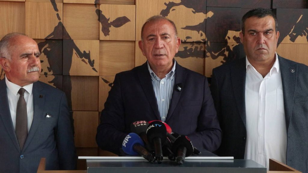 Gürsel Tekin’e Kayyum Atandı: CHP Süreci Protesto Ediyor