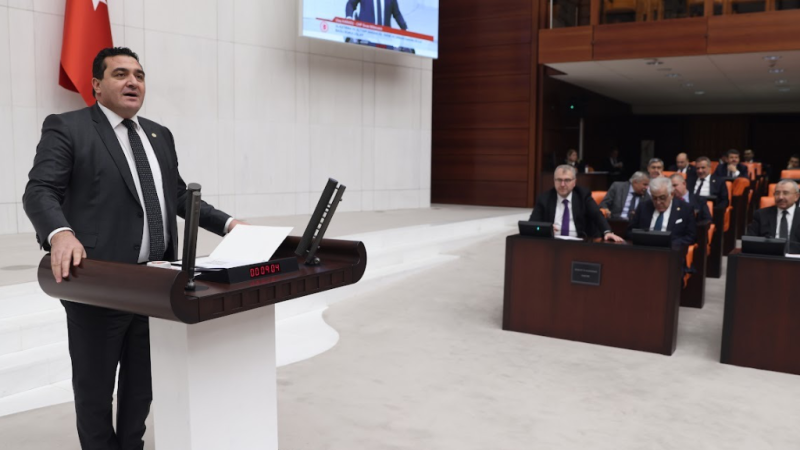 Karasu’dan iletişim sorunlarına dikkat çekici Meclis girişimi