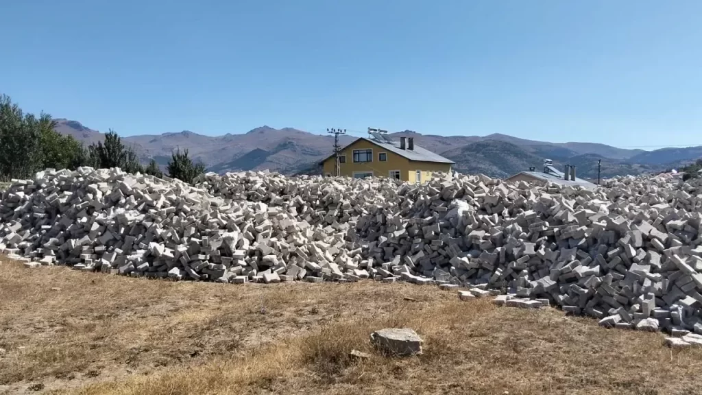 Koyulhisar’da Köy İçleri İçin 11.000 m² Parke Taşı Teslimatı