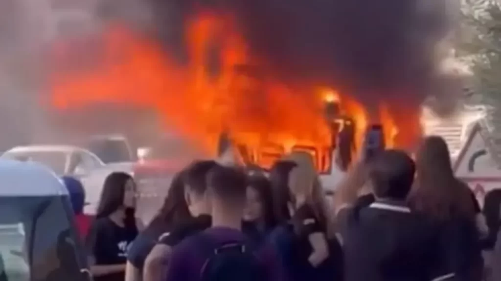 Koyuncu Mahallesi’nde servis minibüsü yangını paniği