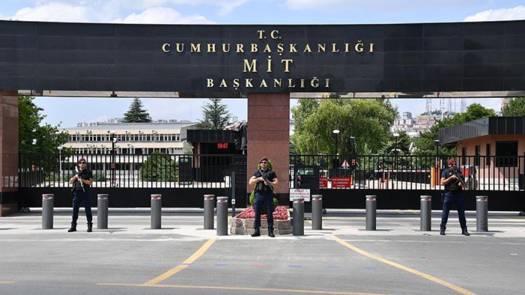 MİT operasyonu: Kişisel verileri yasa dışı yöntemlerle ele geçiren 3 kişi tutuklandı