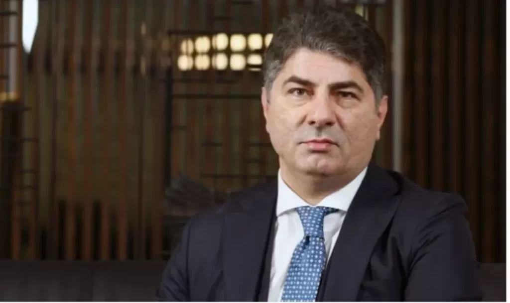 Safri’nin İş, Sosyal ve Vizyon Yolculuğu Kimdir?