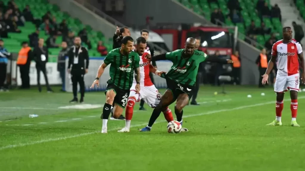 Sakaryaspor, yabancı kuralını ihlal ettiği gerekçesiyle uyarıldı