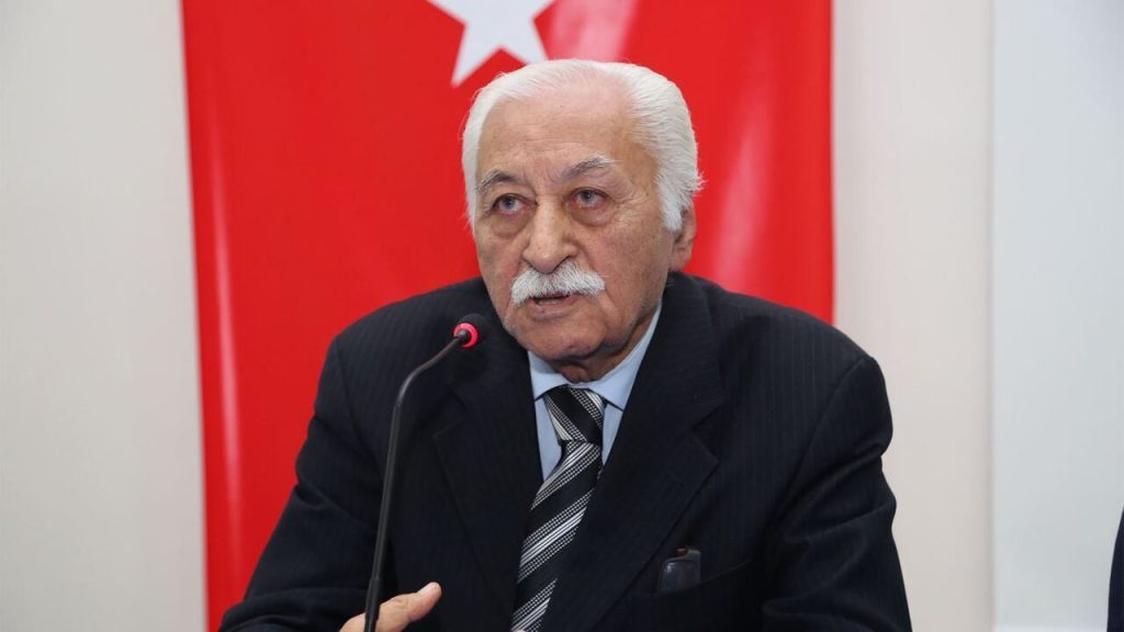 Sivas’ın Değerli Şairi Yavuz Bülent Bakiler Hayatını Kaybetti