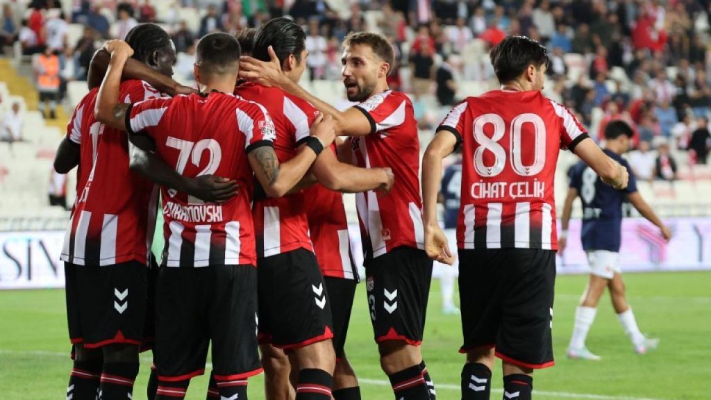 Sivasspor-Adana Demirspor Maçı İçin Kritik Saat ve Seyirci Desteği Tartışması