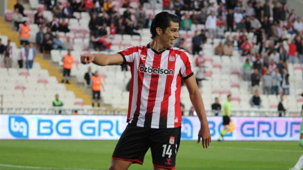 Sivasspor Adana Demirspor Maçında Böke Golüyle Öne Geçti