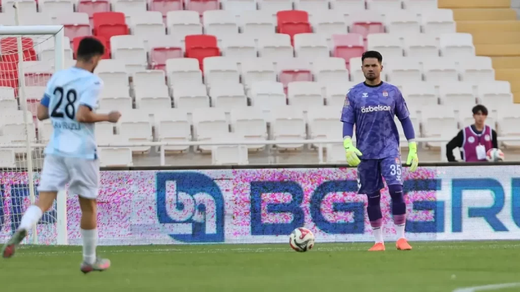 Sivasspor Kalecisi Ali Şaşal, 7. Hafta Performanslarıyla Dikkat Çekiyor