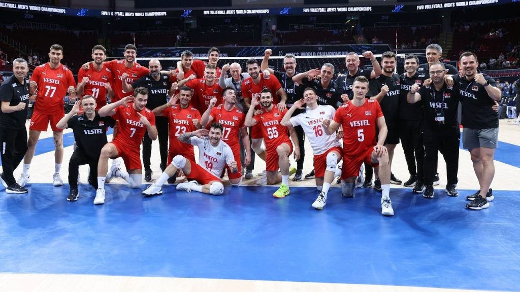 Türkiye voleybol takımı tarihi başarıyla çeyrek finale yükseldi