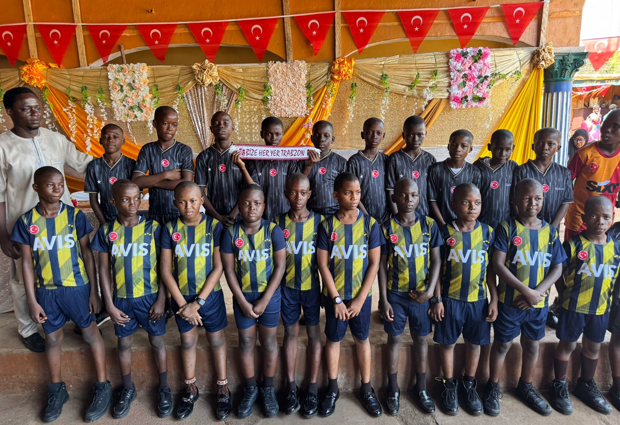 Yardımsever İş Adamı Yıldırım, Sierra Leone’de Eğitime Destek Oldu