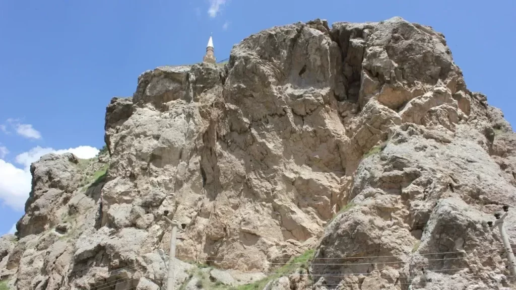 Yukarı Tekke Kayalıkları Güçlendirilerek Korunacak