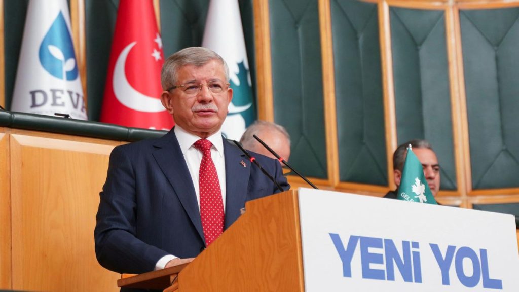 Ahmet Davutoğlu’ndan Özgür Özel’e sert yanıt ve Rus uçağı açıklaması