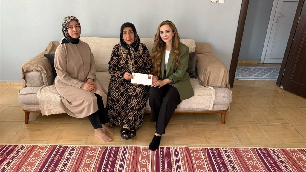 AK Parti Artuklu Kadın Kolları şehit ailelerini ziyaret etti